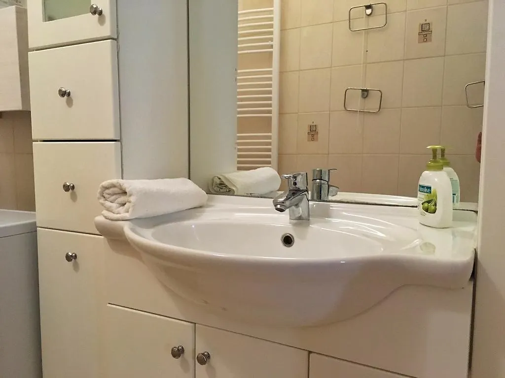 Diamonds Apartment With 2 Rooms Near Guzsdu Udvar Budapest 0*,  Hungary