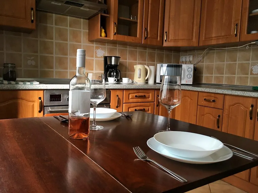 Diamonds Apartment With 2 Rooms Near Guzsdu Udvar Budapest